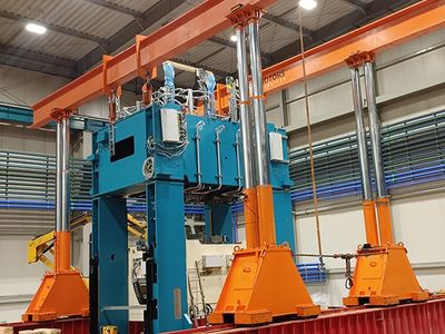 Installation einer 200 Tonnen schweren Presse in der Europäischen Union