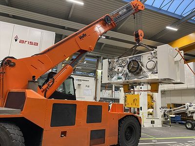 Montage der mechanischen Presse Arisa in Mielec